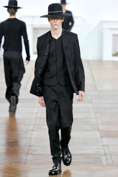 Look 28